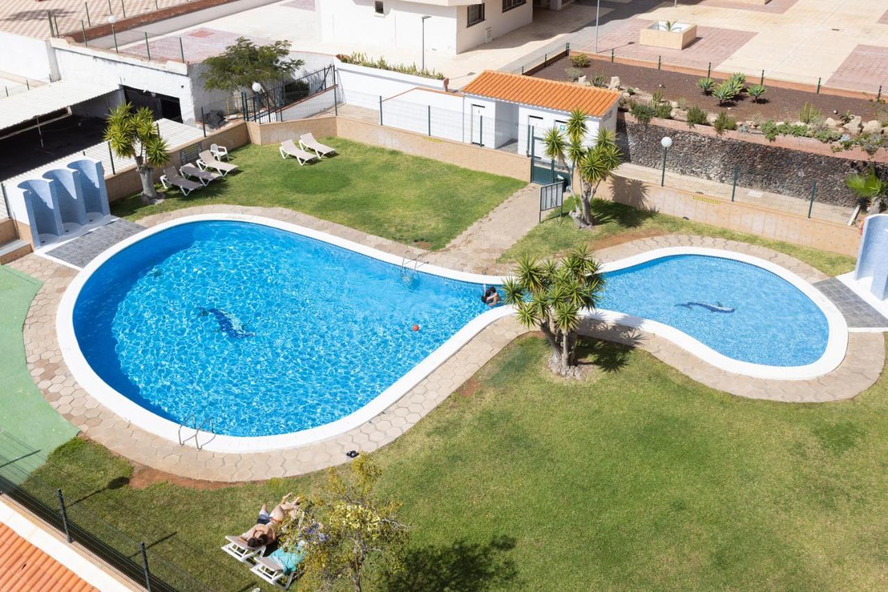 Black And White Apartment Free Wifi Los Cristianos  Buitenkant foto