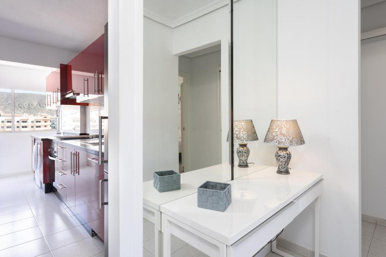 Black And White Apartment Free Wifi Los Cristianos  Buitenkant foto