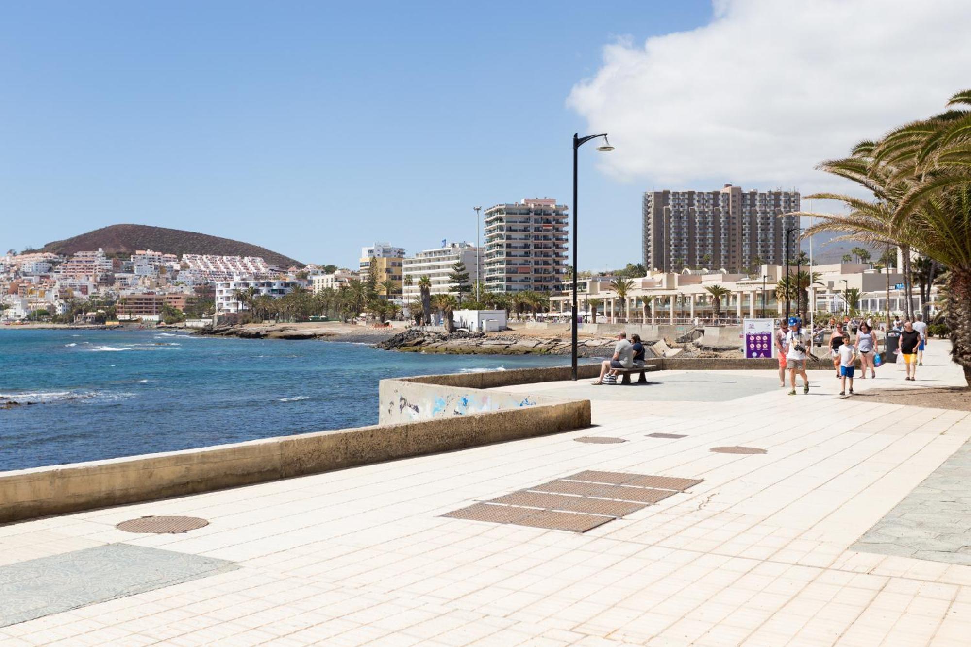 Black And White Apartment Free Wifi Los Cristianos  Buitenkant foto