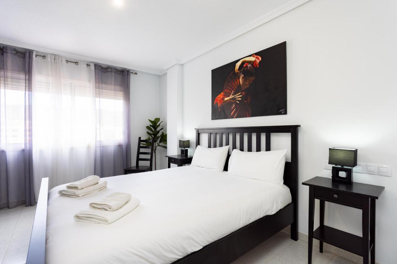 Black And White Apartment Free Wifi Los Cristianos  Buitenkant foto