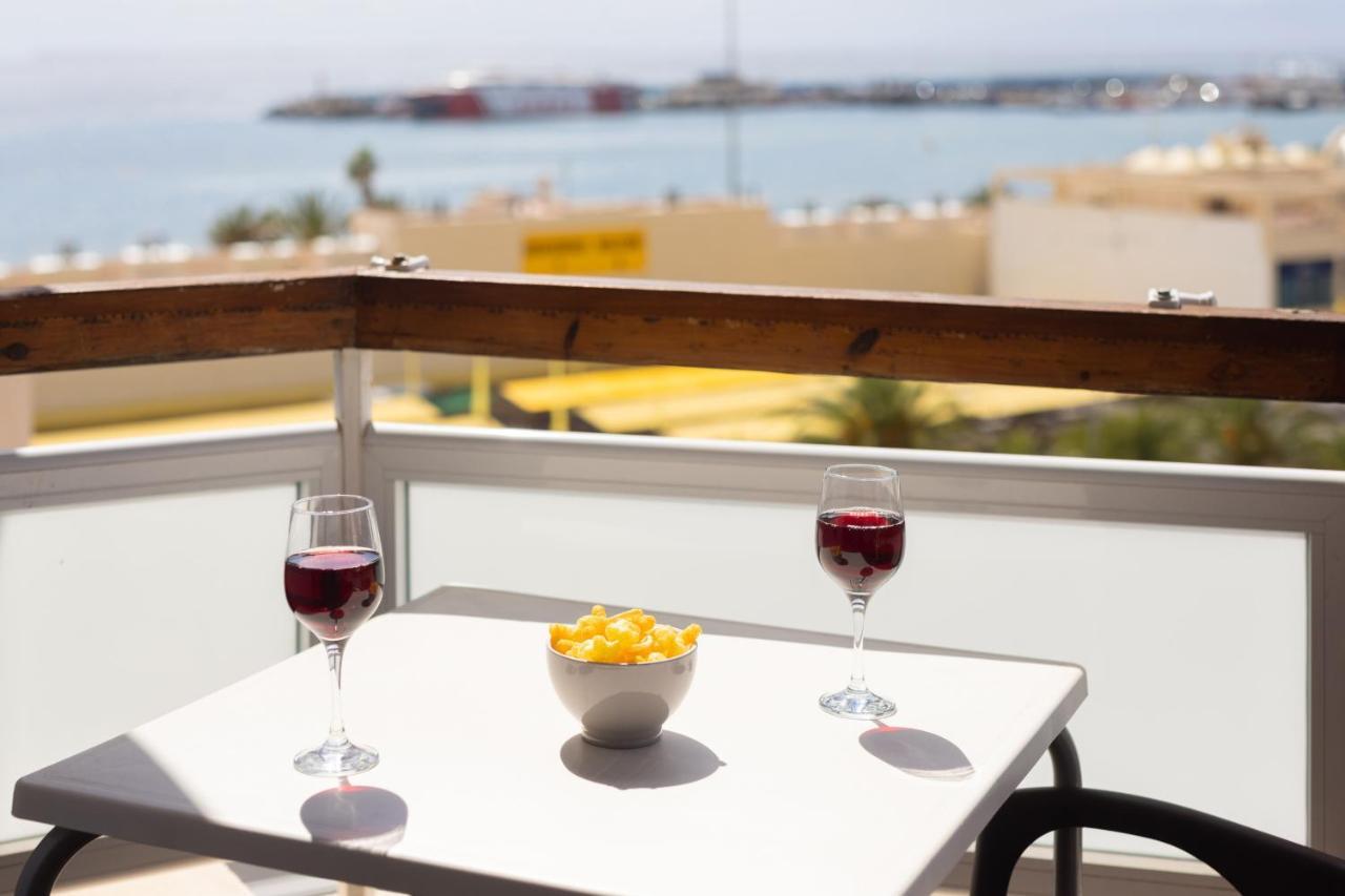 Black And White Apartment Free Wifi Los Cristianos  Buitenkant foto