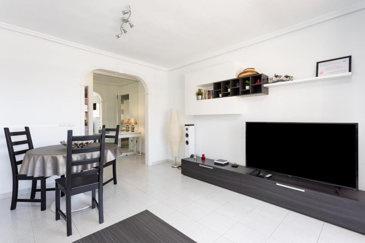 Black And White Apartment Free Wifi Los Cristianos  Buitenkant foto