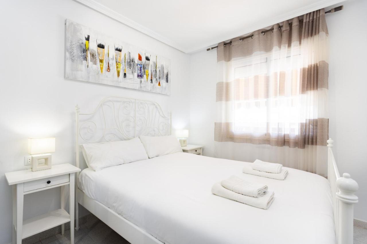 Black And White Apartment Free Wifi Los Cristianos  Buitenkant foto