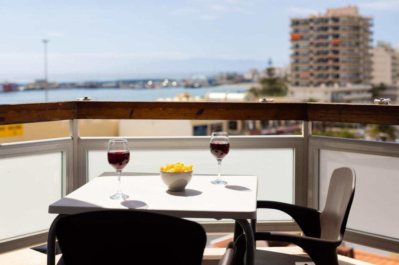 Black And White Apartment Free Wifi Los Cristianos  Buitenkant foto