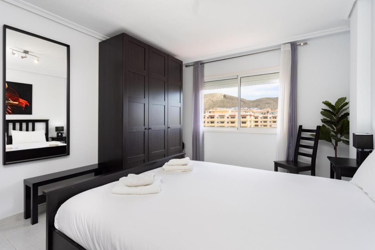 Black And White Apartment Free Wifi Los Cristianos  Buitenkant foto