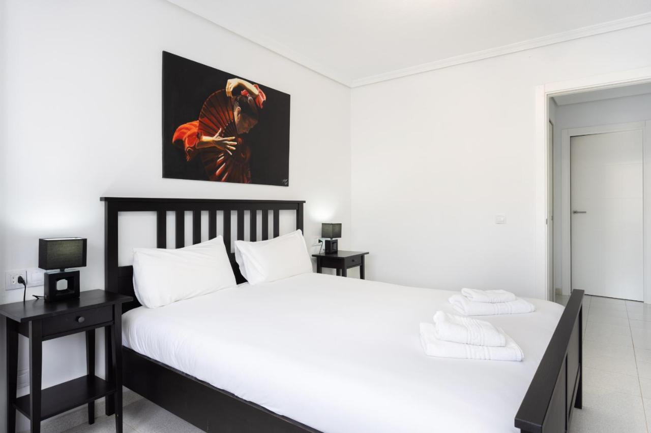 Black And White Apartment Free Wifi Los Cristianos  Buitenkant foto