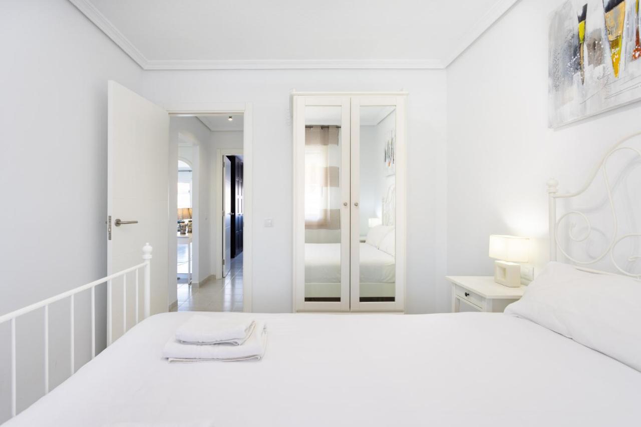 Black And White Apartment Free Wifi Los Cristianos  Buitenkant foto